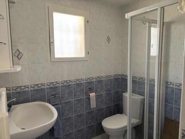 SEMUR EN AUXOIS 20min : maison de 144m², 5 chambres, grange, garage, cave, jardin. Prix 288 000€.