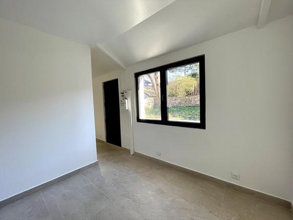 Local commercial Chatenay Malabry 2 pièce(s) 24.35 m2 ; Terrasses ; Centre-ville