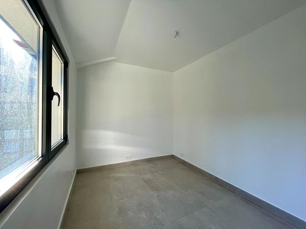 Local commercial Chatenay Malabry 2 pièce(s) 24.35 m2 ; Terrasses ; Centre-ville