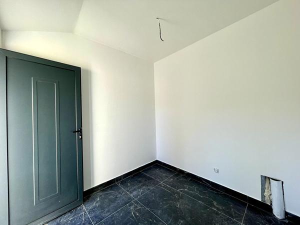 Local commercial Chatenay Malabry 2 pièce(s) 24.35 m2 ; Terrasses ; Centre-ville