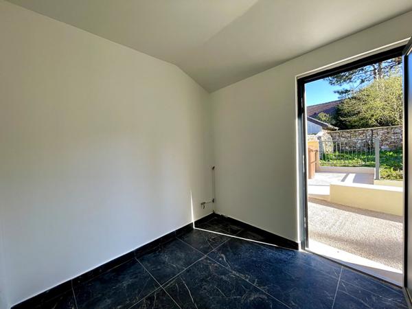 Local commercial Chatenay Malabry 2 pièce(s) 24.35 m2 ; Terrasses ; Centre-ville