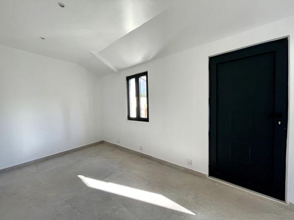 Local commercial Chatenay Malabry 2 pièce(s) 24.35 m2 ; Terrasses ; Centre-ville