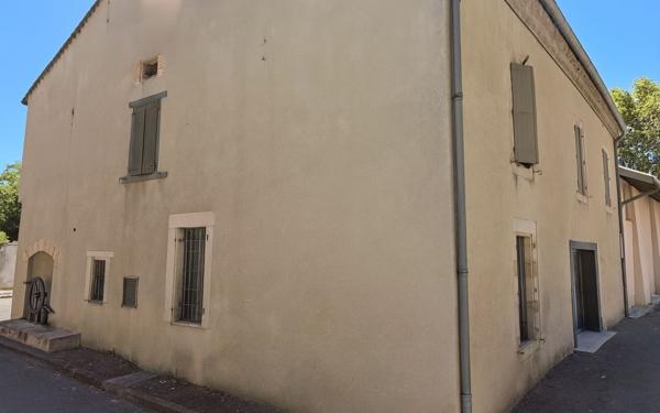 Immeuble à vendre    1 pièce •  Saint-Paul-Cap-de-Joux