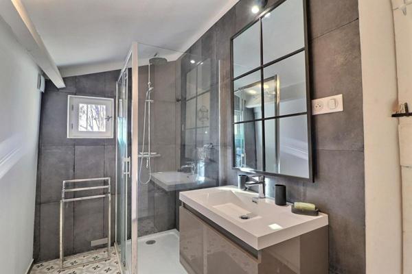 Mas Provençal  sur parcelle de  13 020 m2  avec vignes en fermage et Oliveraie