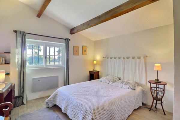 Mas Provençal  sur parcelle de  13 020 m2  avec vignes en fermage et Oliveraie