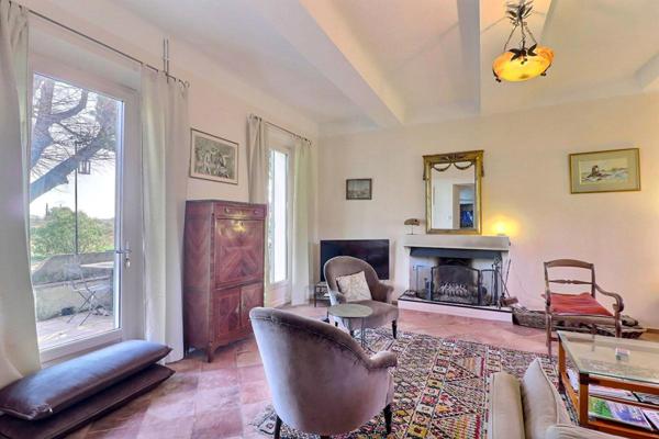 Mas Provençal  sur parcelle de  13 020 m2  avec vignes en fermage et Oliveraie