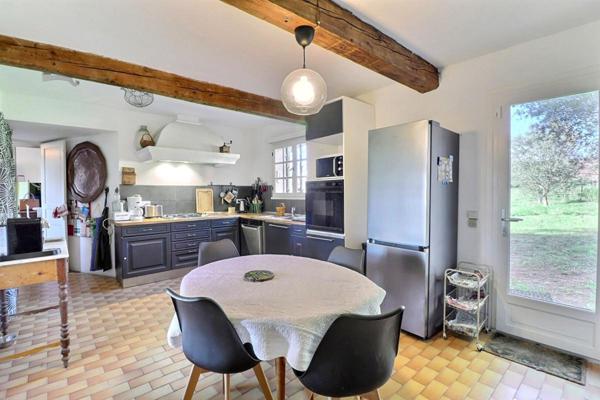 Mas Provençal  sur parcelle de  13 020 m2  avec vignes en fermage et Oliveraie