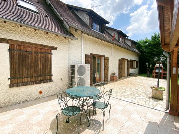 Houdan (78550) Maison 5 Pièces sur 2330m² avec piscine