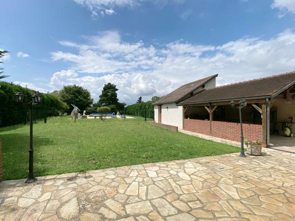 Houdan (78550) Maison 5 Pièces sur 2330m² avec piscine