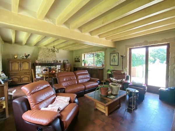 Houdan (78550) Maison 5 Pièces sur 2330m² avec piscine