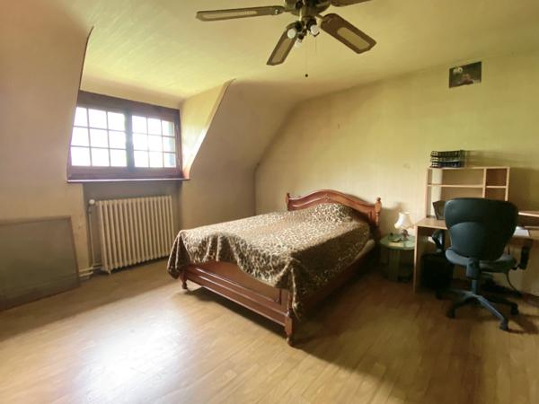 Houdan (78550) Maison 5 Pièces sur 2330m² avec piscine