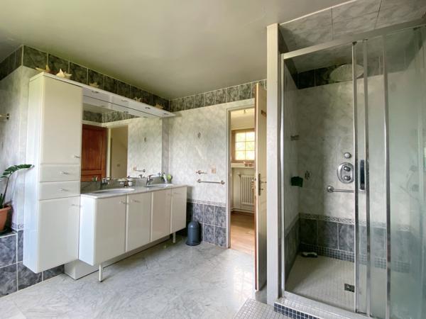 Houdan (78550) Maison 5 Pièces sur 2330m² avec piscine