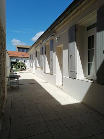 ROCHEFORT - RESIDENCE DE 7 LOGEMENTS MAGNIFIQUES PRESTATIONS MEUBLE DE TOURISME DE 3 ***