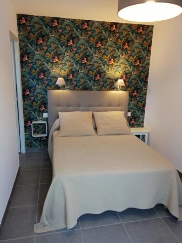 ROCHEFORT - RESIDENCE DE 7 LOGEMENTS MAGNIFIQUES PRESTATIONS MEUBLE DE TOURISME DE 3 ***