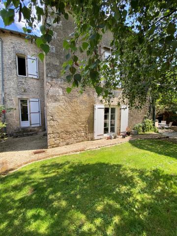 Maison  10 pièce(s)  7 chambre(s)  240 m²