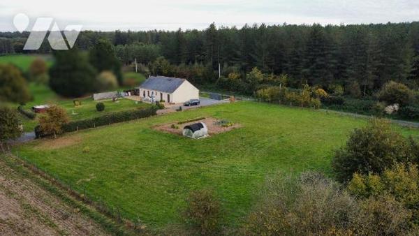 MAISON A VENDRE NOYANT-VILLAGES
10 minutes Baugé
Maison située proche Le Guédéniau dans un be...