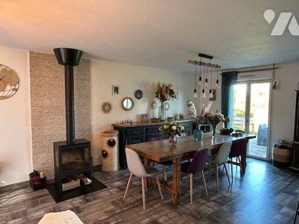 MAISON A VENDRE NOYANT-VILLAGES
10 minutes Baugé
Maison située proche Le Guédéniau dans un be...