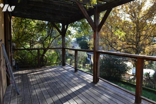 VILLA AVEC TERRAIN ATTENANT DE 2210 M²