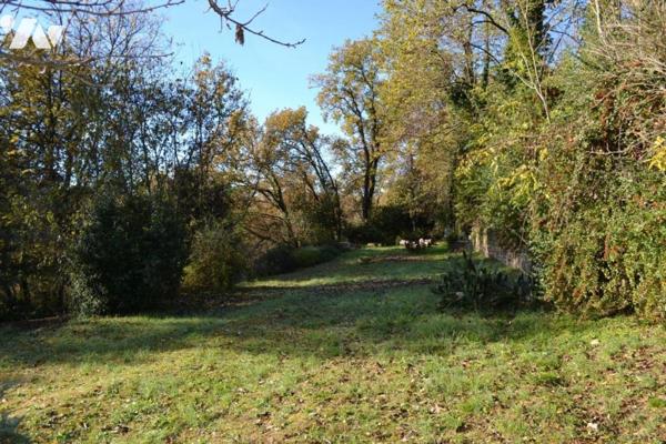 VILLA AVEC TERRAIN ATTENANT DE 2210 M²