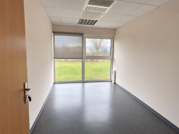 Location surface de bureaux au sein d'un immeuble de 2246 m2, Zone du Tilloy à Beauvais