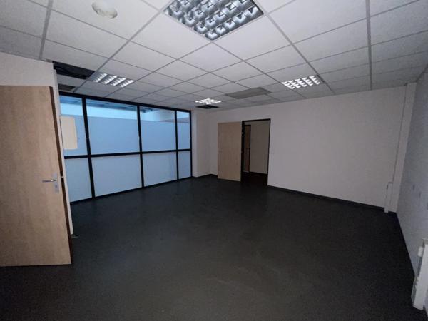 Location surface de bureaux au sein d'un immeuble de 2246 m2, Zone du Tilloy à Beauvais