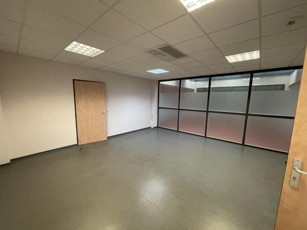 Location surface de bureaux au sein d'un immeuble de 2246 m2, Zone du Tilloy à Beauvais