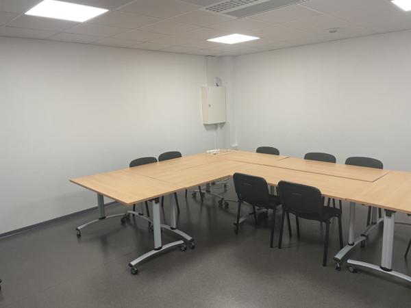 Location surface de bureaux au sein d'un immeuble de 2246 m2, Zone du Tilloy à Beauvais
