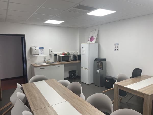 Location surface de bureaux au sein d'un immeuble de 2246 m2, Zone du Tilloy à Beauvais