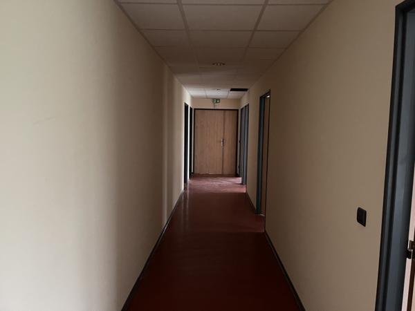 Location surface de bureaux au sein d'un immeuble de 2246 m2, Zone du Tilloy à Beauvais