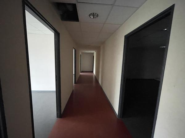 Location surface de bureaux au sein d'un immeuble de 2246 m2, Zone du Tilloy à Beauvais