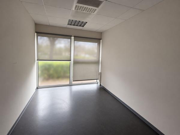 Location surface de bureaux au sein d'un immeuble de 2246 m2, Zone du Tilloy à Beauvais