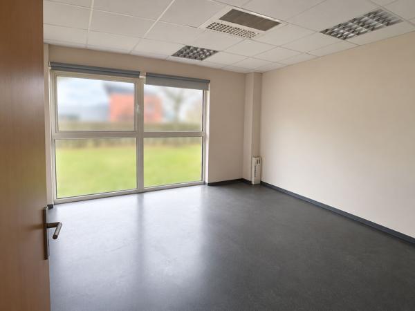 Location surface de bureaux au sein d'un immeuble de 2246 m2, Zone du Tilloy à Beauvais