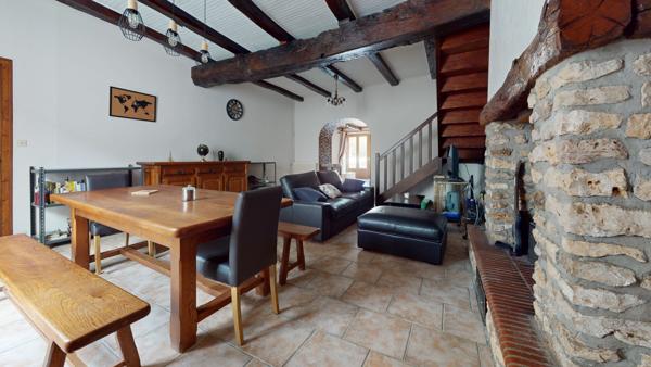 VIVONNE - MAISON DE CHARME - 4 CHAMBRES - GARAGE