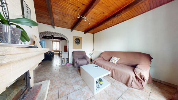 VIVONNE - MAISON DE CHARME - 4 CHAMBRES - GARAGE