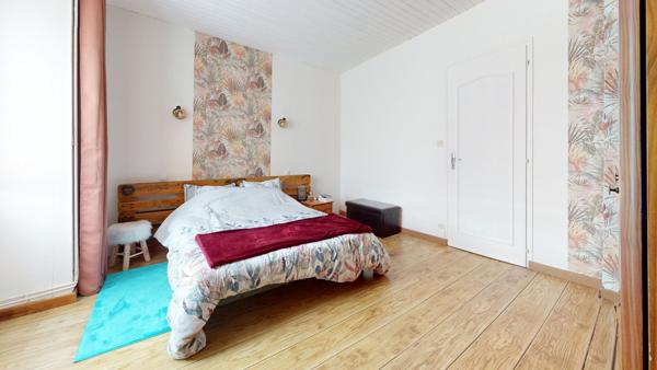 VIVONNE - MAISON DE CHARME - 4 CHAMBRES - GARAGE