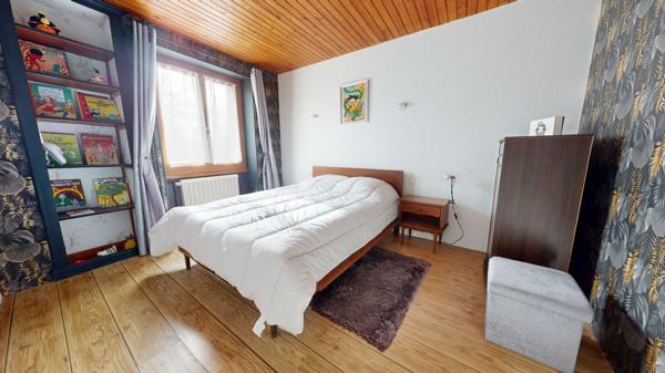 VIVONNE - MAISON DE CHARME - 4 CHAMBRES - GARAGE