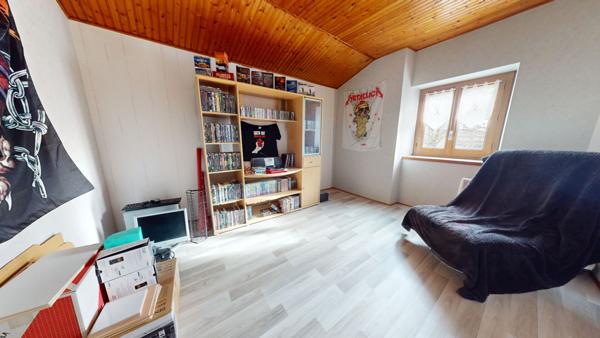 VIVONNE - MAISON DE CHARME - 4 CHAMBRES - GARAGE