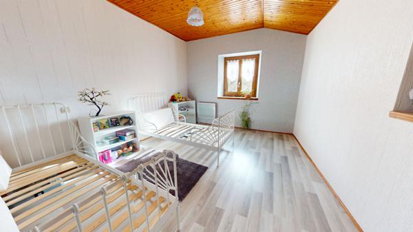 VIVONNE - MAISON DE CHARME - 4 CHAMBRES - GARAGE