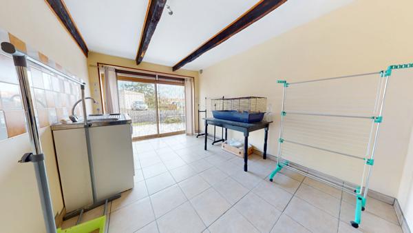 VIVONNE - MAISON DE CHARME - 4 CHAMBRES - GARAGE