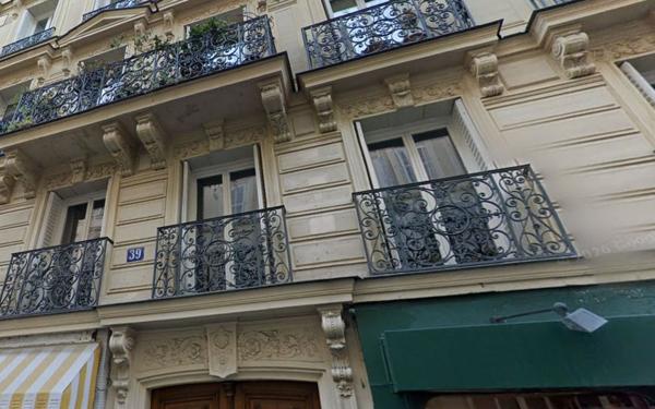 Appartement à vendre    1 pièce • 8 m2 Paris 9