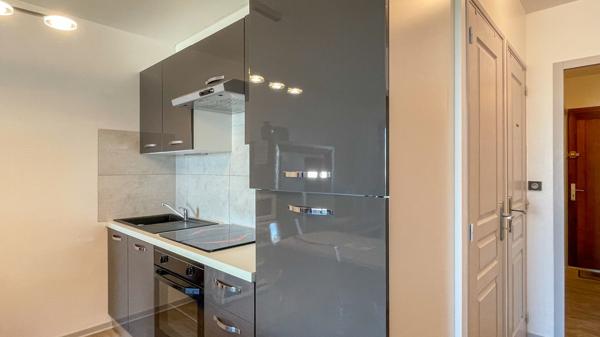 LA ROCHELLE QUARTIER LES MINIMES - APPARTEMENT LUMINEUX AVEC VUE SUR LE PORT DE PLAISANCE  La rochelle