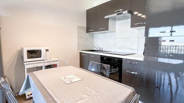 LA ROCHELLE QUARTIER LES MINIMES - APPARTEMENT LUMINEUX AVEC VUE SUR LE PORT DE PLAISANCE  La rochelle