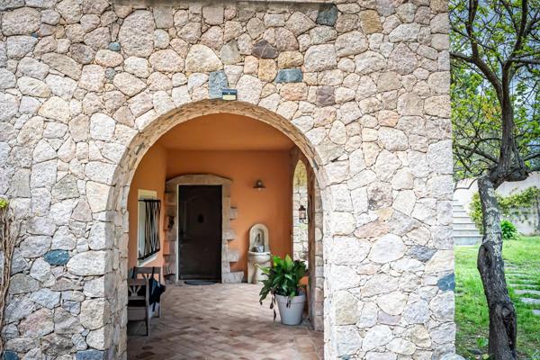Corse : Calla Rossa, 2 villas pieds dans l'eau, accès direct plage