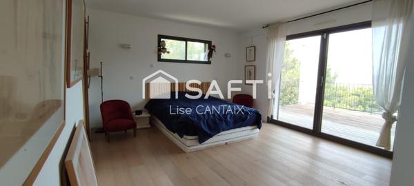 Villa charmante de 272m2 avec piscine mirroir dans un coin calme et forestier.