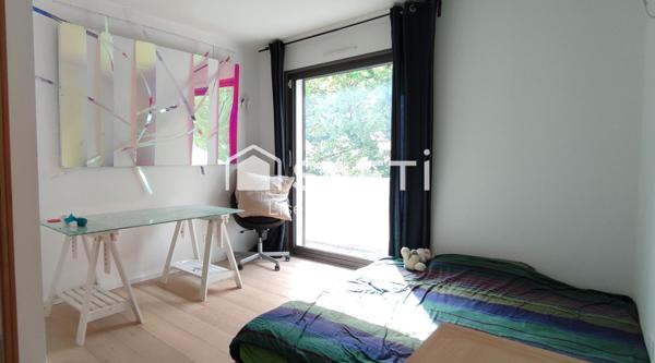 Villa charmante de 272m2 avec piscine mirroir dans un coin calme et forestier.