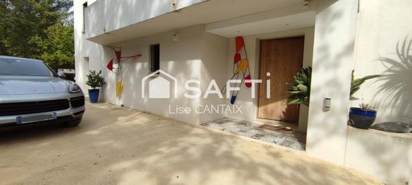 Villa charmante de 272m2 avec piscine mirroir dans un coin calme et forestier.