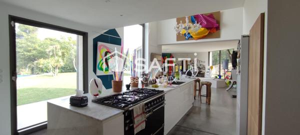 Villa charmante de 272m2 avec piscine mirroir dans un coin calme et forestier.