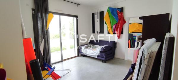 Villa charmante de 272m2 avec piscine mirroir dans un coin calme et forestier.