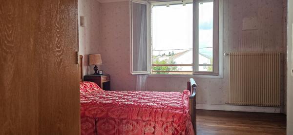 Centre ville, gare et forêt maison en pierre 97 m2