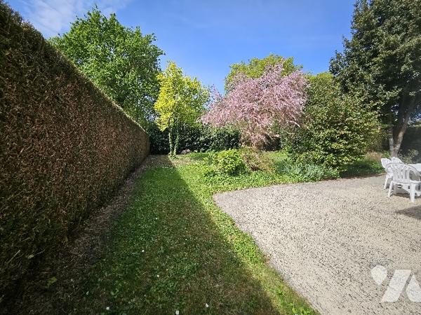 Située à proximité des écoles et des transports, maison de 1989 sans vis-à-vis.